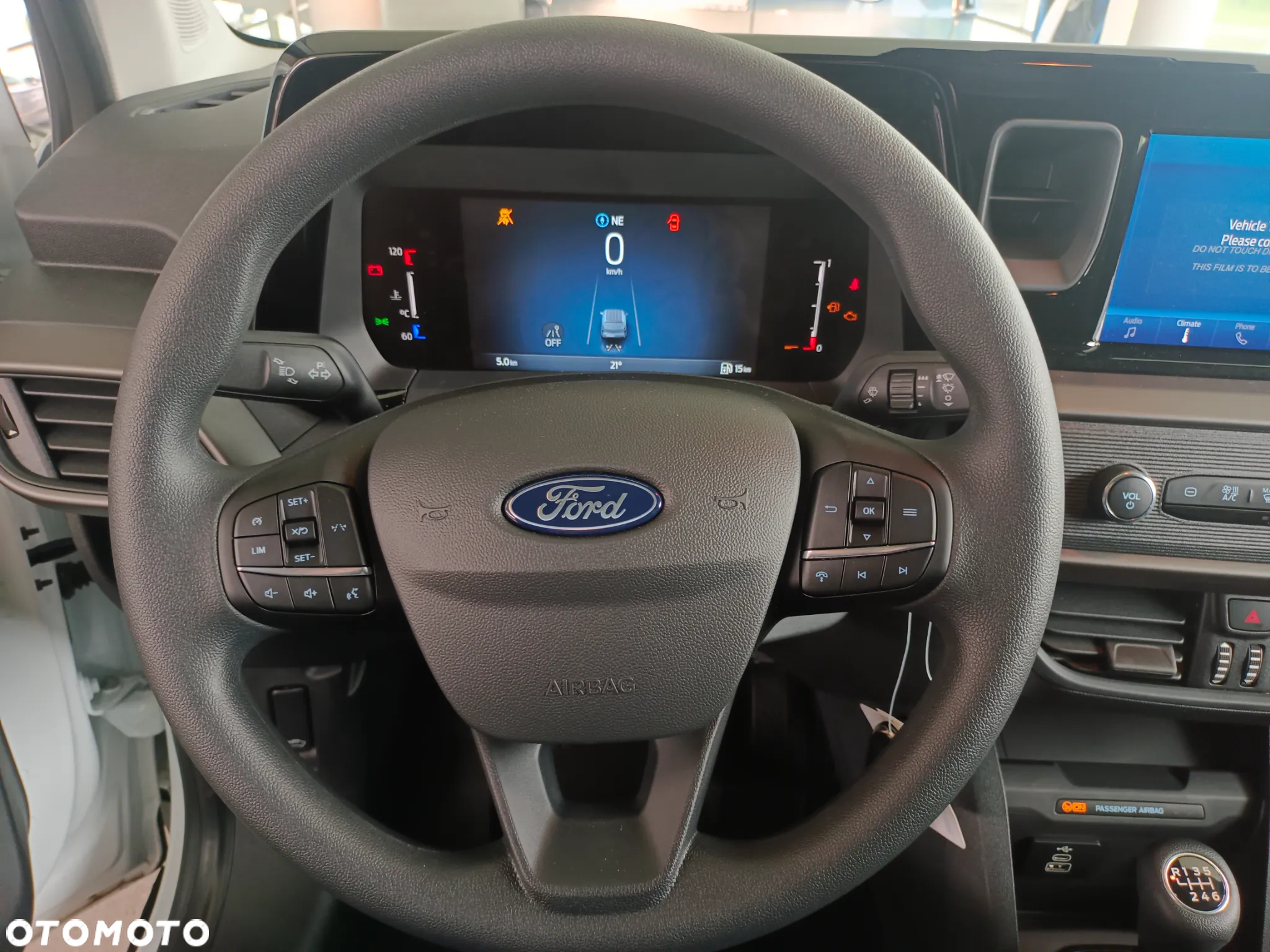 Ford Transit Courier - 11