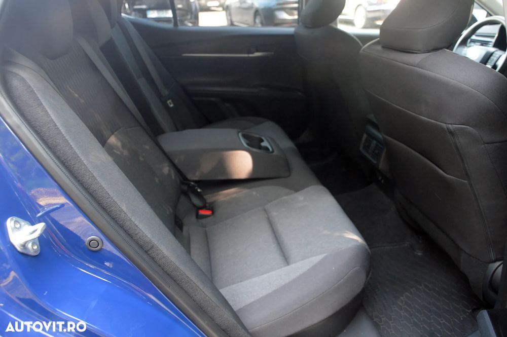 Toyota Camry Business Edition - 27