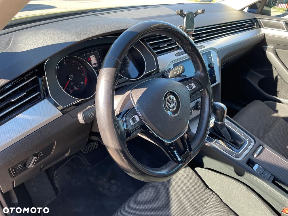 Volkswagen Passat - 17
