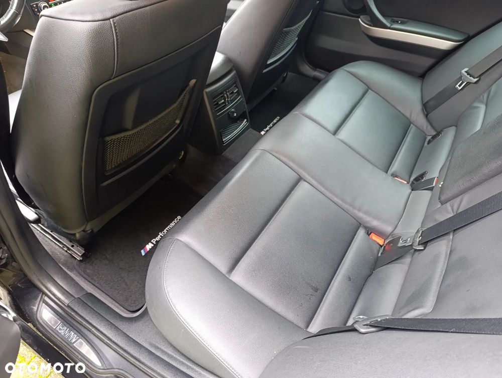 BMW Seria 3 330d xDrive DPF Touring - 9