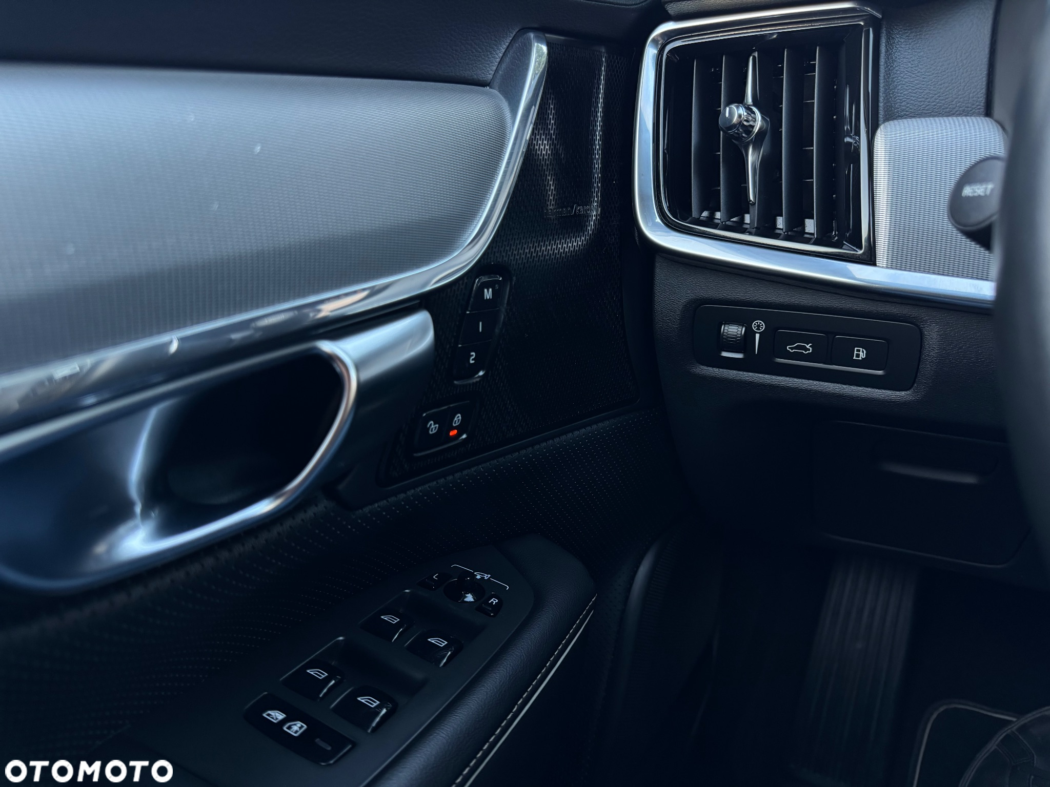 Volvo V90 T8 Twin Engine AWD R Design - 10