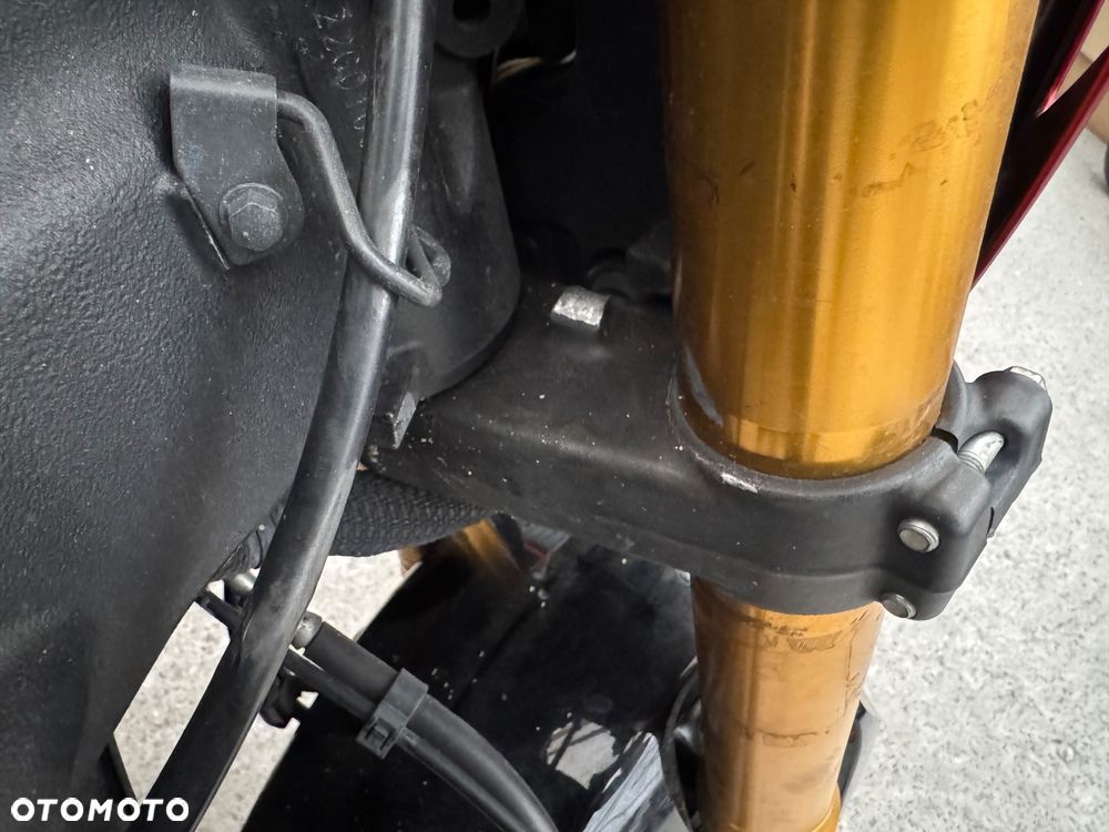 Suzuki GSX 1000 - 16