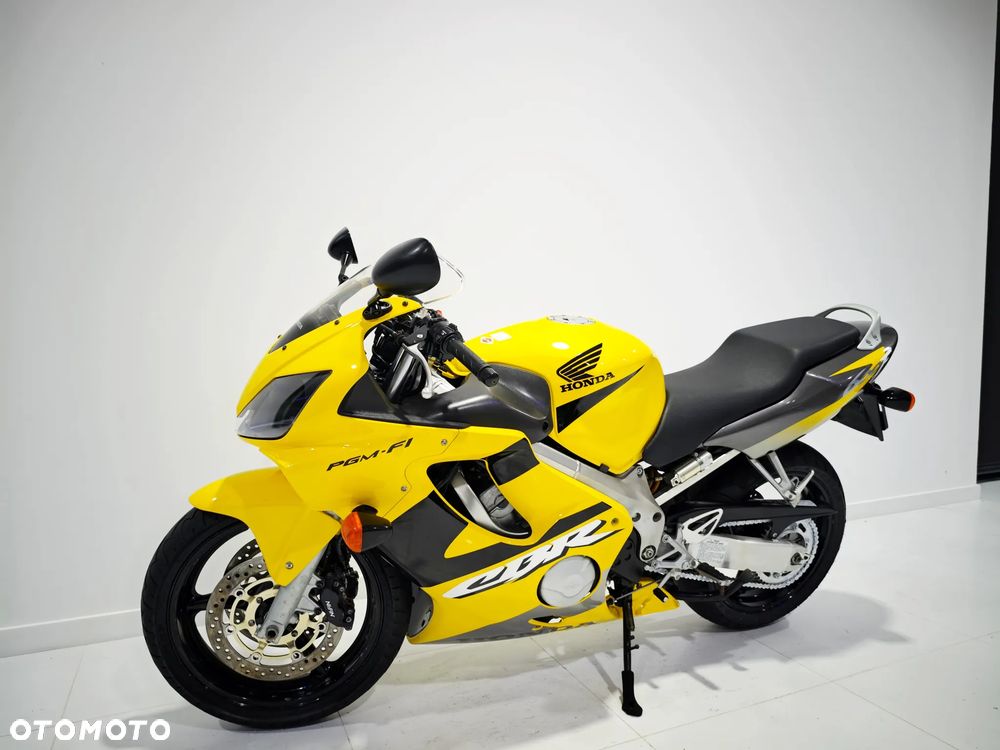 Honda CBR - 13