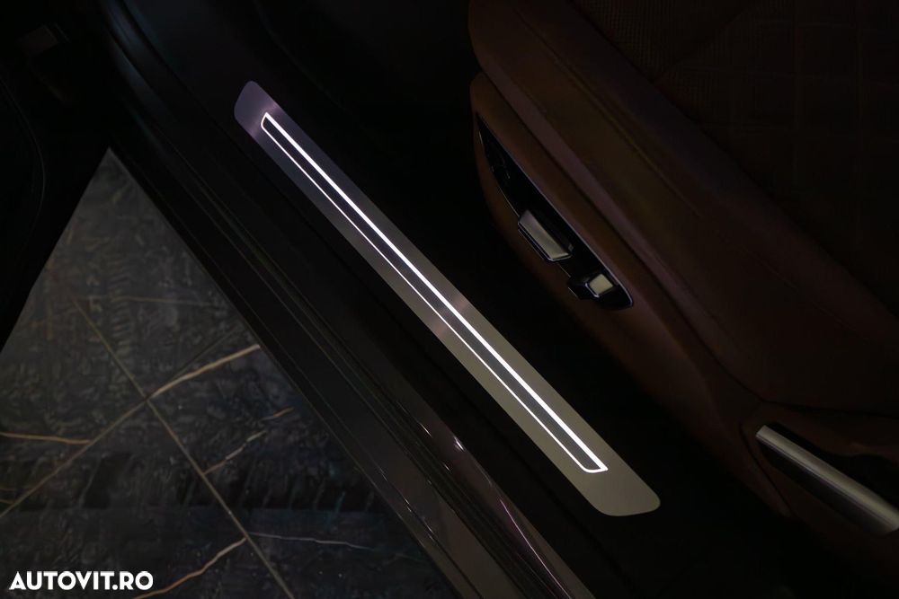 Audi A8 - 30