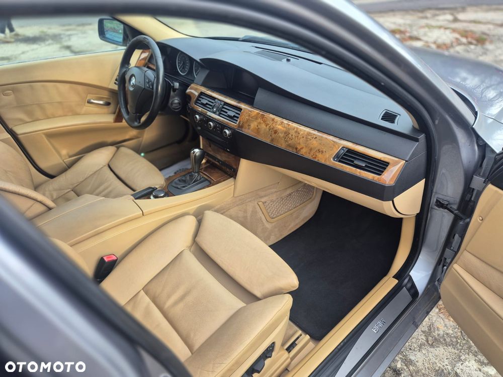 BMW Seria 5 525xi - 22