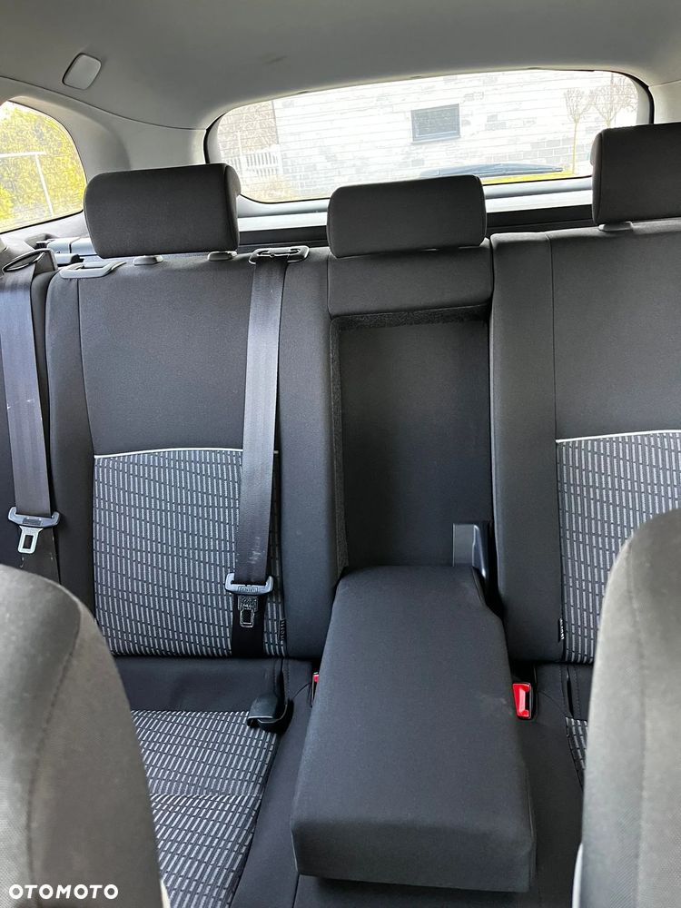 Toyota Avensis 2.0 D-4D Active - 29