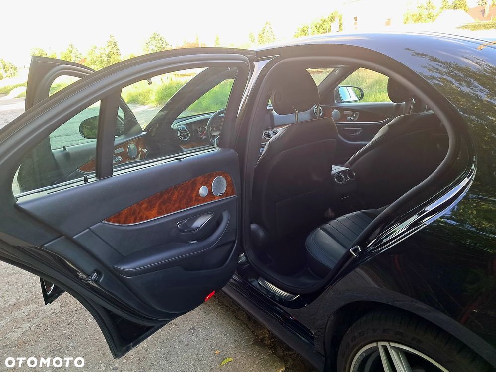 Mercedes-Benz Klasa E 300 9G-TRONIC AMG Line - 21