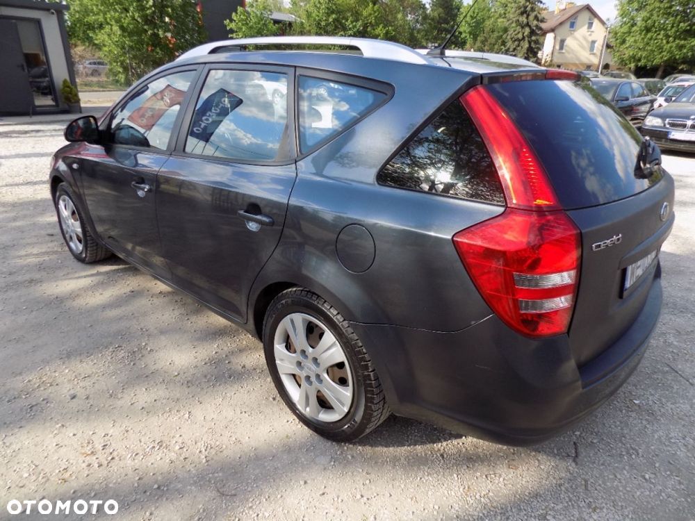 Kia Ceed - 4
