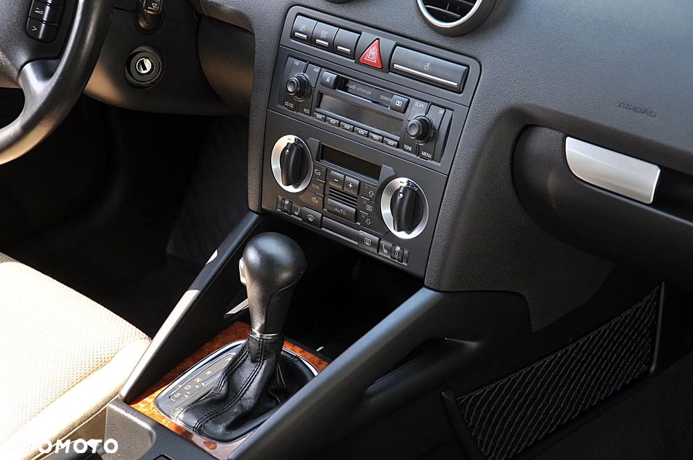 Audi A3 3-drzwiowe 1.6 Attraction - 21