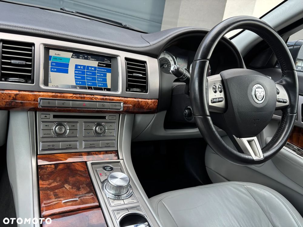 Jaguar XF 3.0 V6 D Premium Luxury - 18