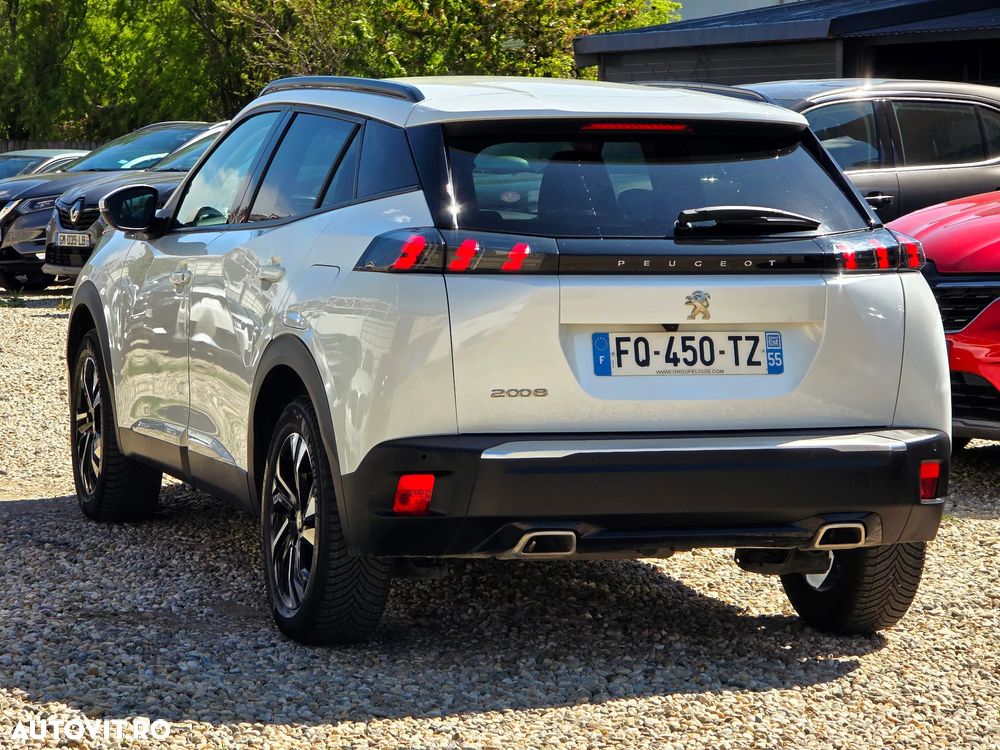 Peugeot 2008 PureTech 130 EAT8 GT - 11