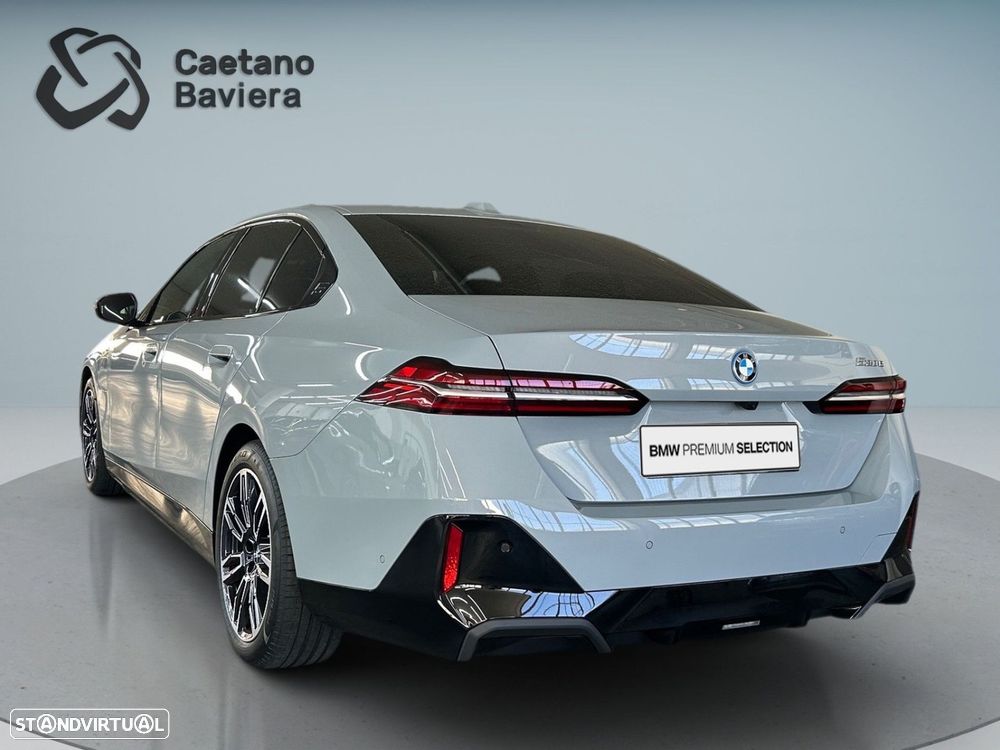 BMW 530 e Pack Desportivo M - 6