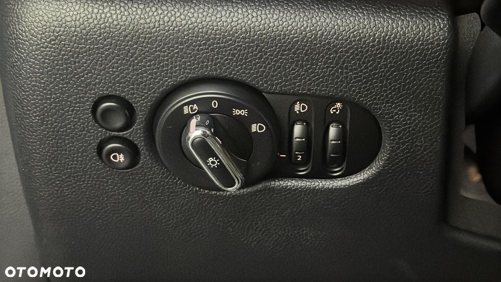 MINI Cooper SE Classic Trim - 31