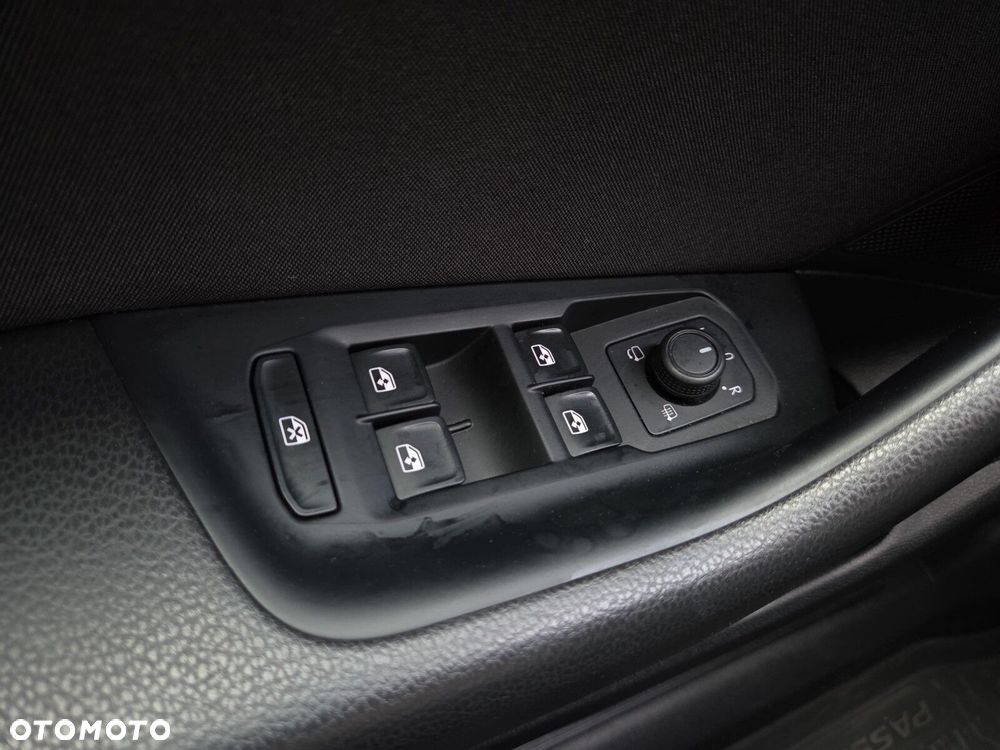 Volkswagen Passat Variant 2.0 TDI EVO Essence DSG - 25