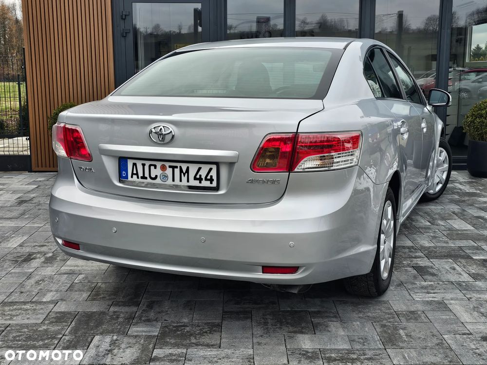 Toyota Avensis 1.8 Comfort - 32