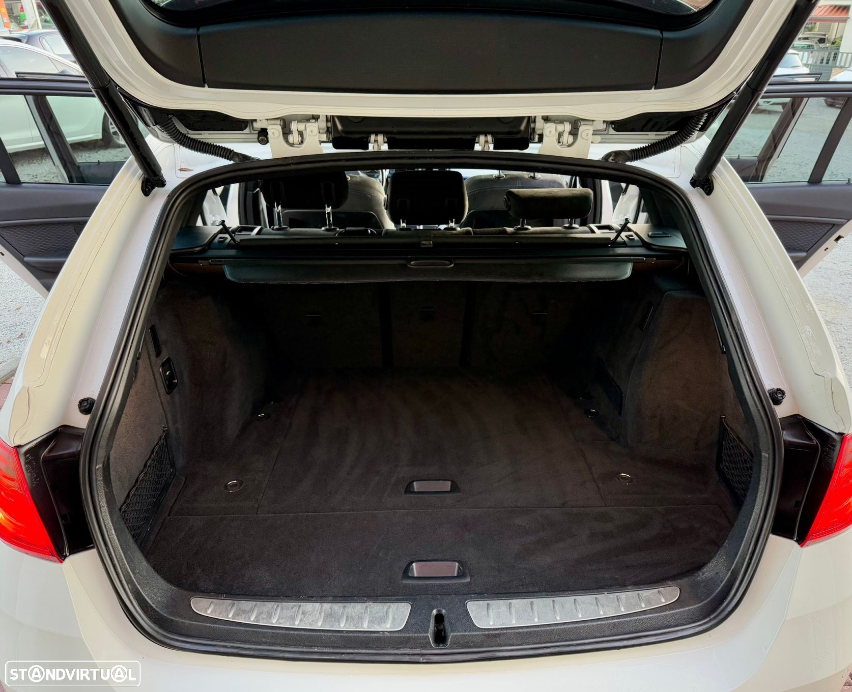 BMW 318 d Touring xDrive Pack M - 38