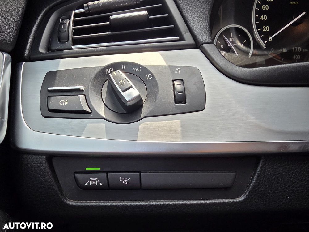 BMW Seria 5 530d xDrive - 24