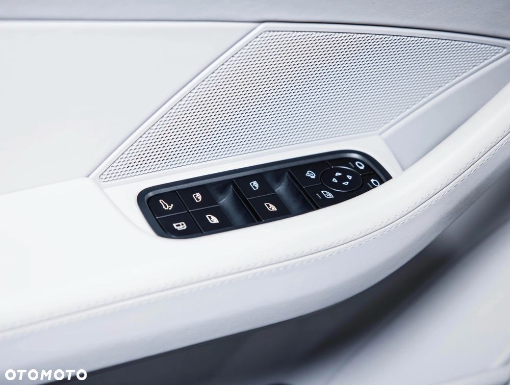 Porsche Panamera 4 E-Hybrid - 21