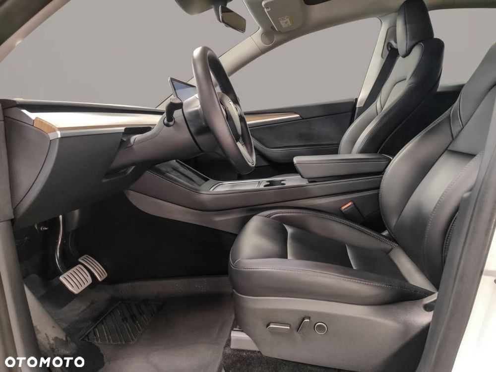 Tesla Model Y Performance Dual Motor AWD - 30