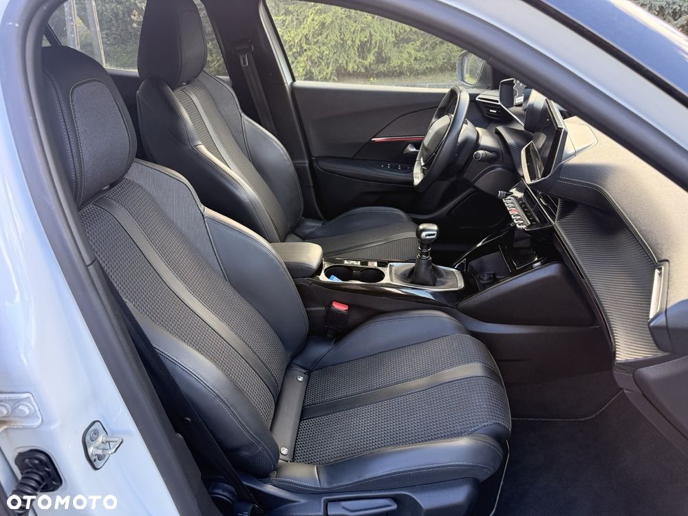 Peugeot 2008 PureTech 130 GT - 12