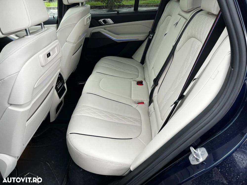 BMW X5 M M50i - 11