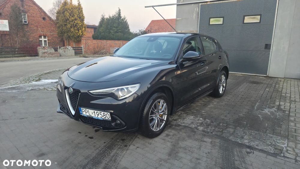 Alfa Romeo Stelvio - 1