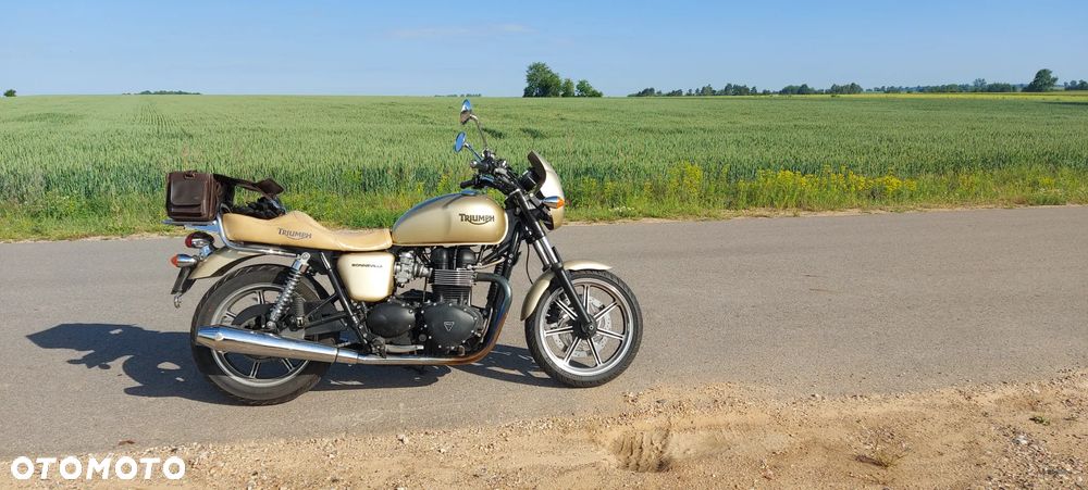 Triumph Bonneville - 6