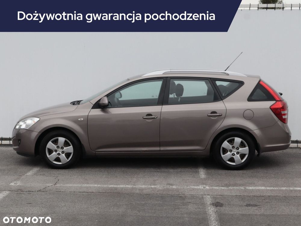 Kia Ceed - 4