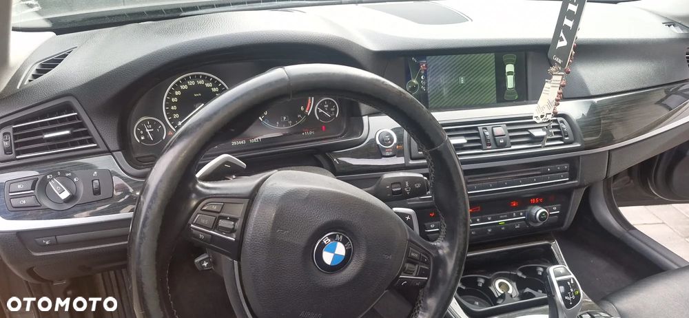 BMW Seria 5 525d xDrive - 9