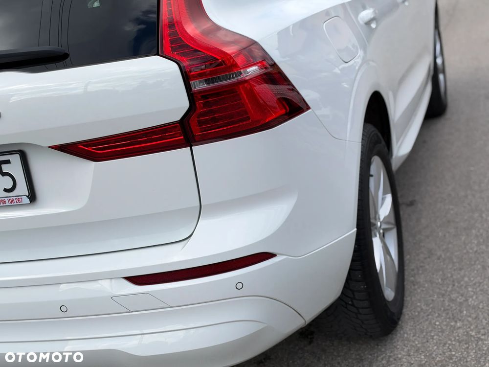 Volvo XC 60 B4 D AWD Momentum Pro - 40
