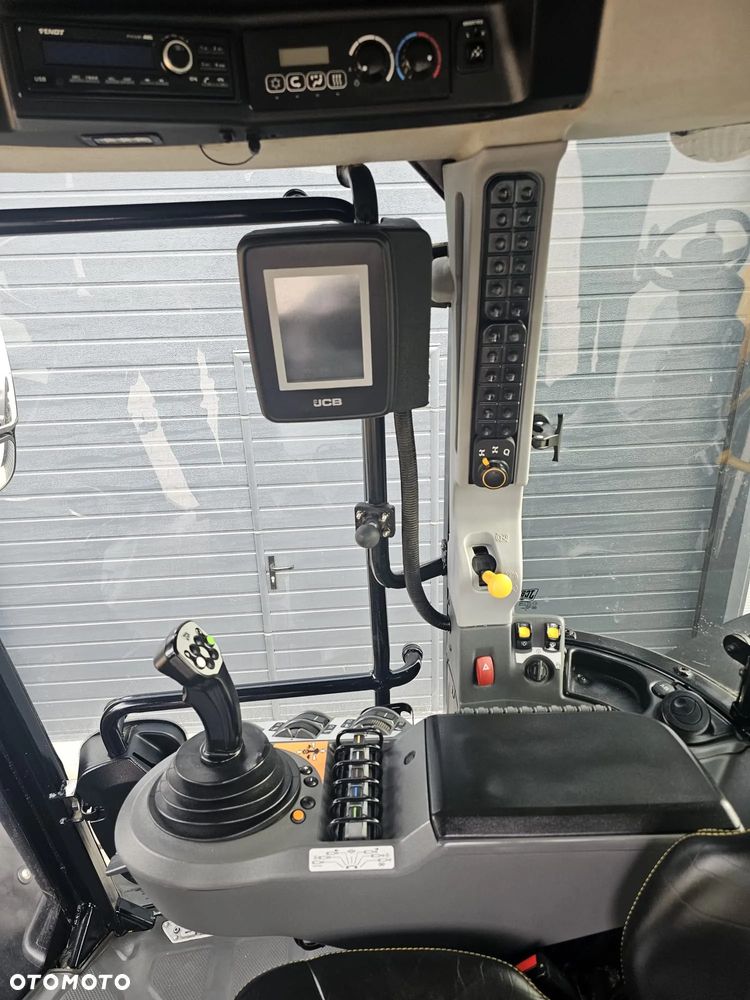 JCB FASTRAC 4220 - 17