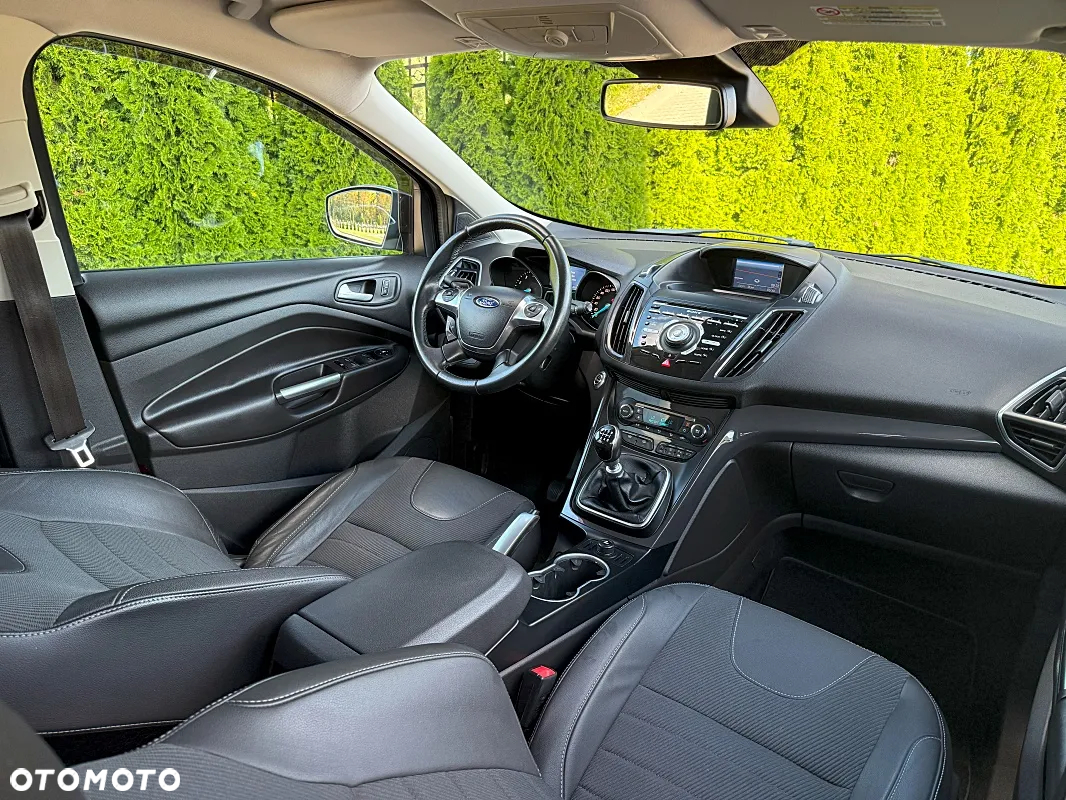 Ford Kuga 1.6 EcoBoost 2x4 Titanium - 3