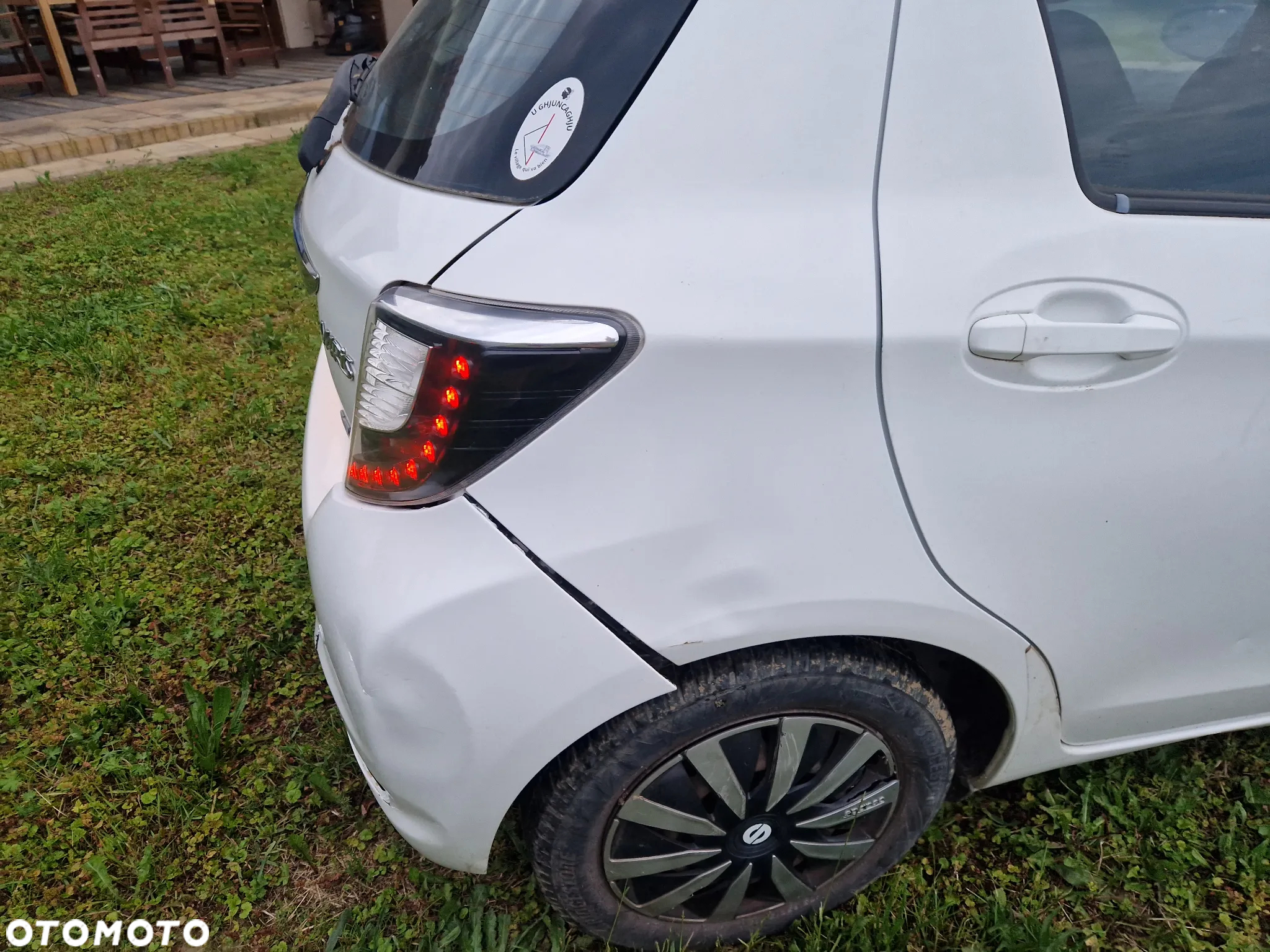 Toyota Yaris Hybrid 100 Active - 17