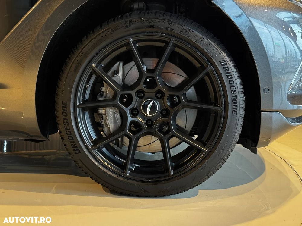 Aston Martin DBX - 9