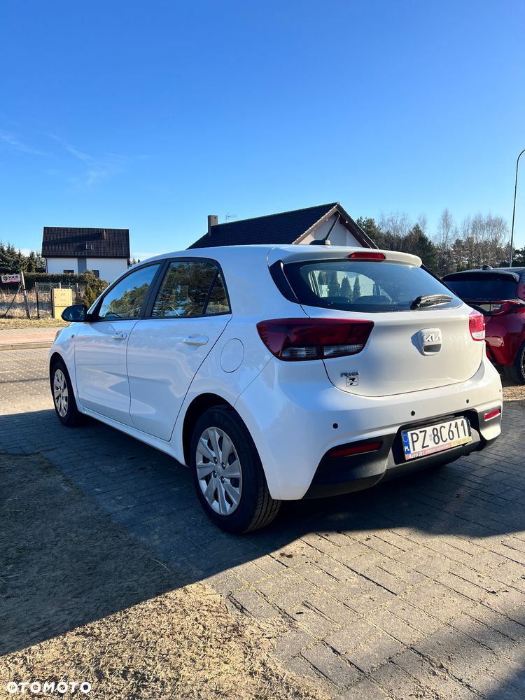 Kia Rio 1.2 L - 3