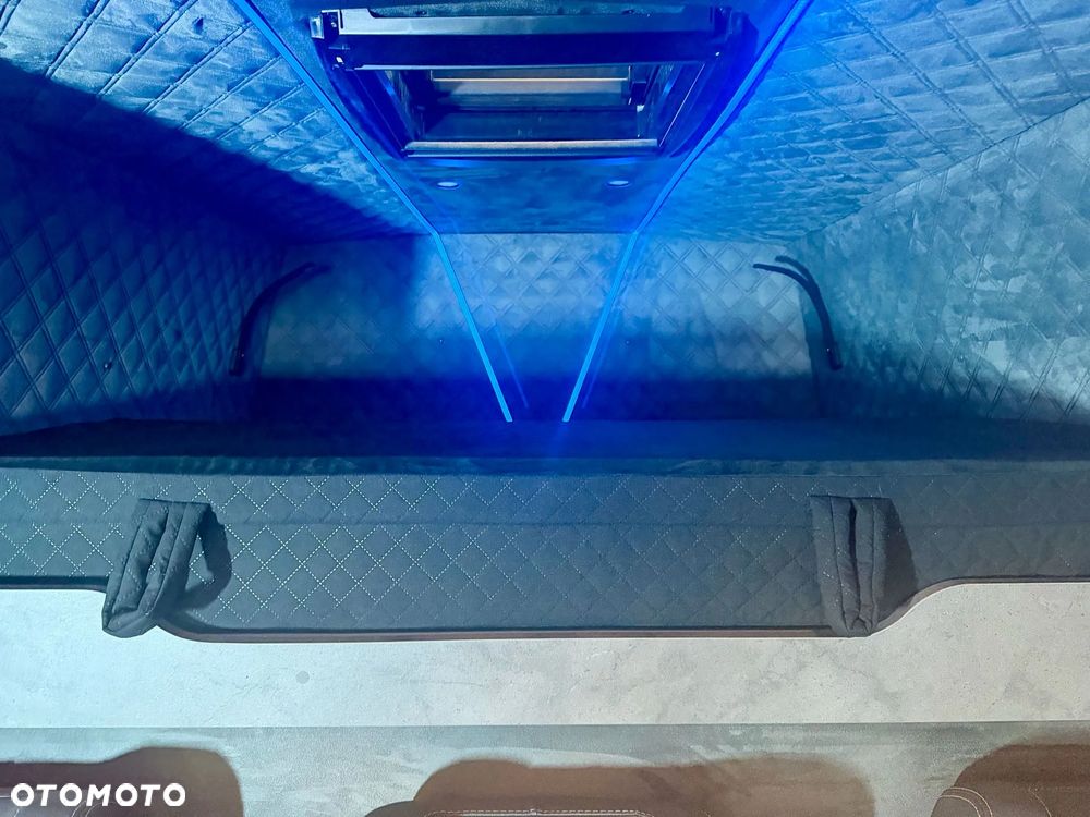 Mercedes-Benz Sprinter - 28