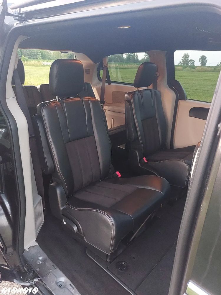 Dodge Grand Caravan - 19
