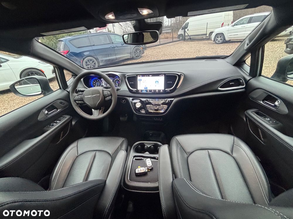 Chrysler Pacifica - 27