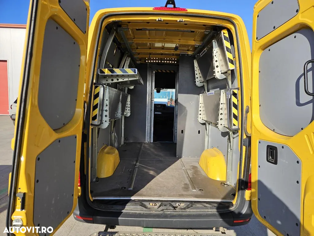 Mercedes-Benz Sprinter - 2
