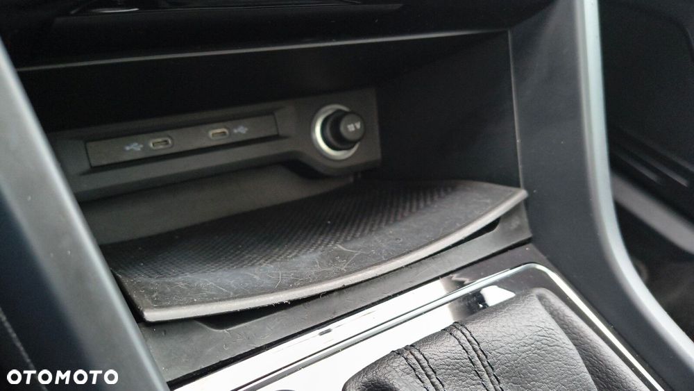 Volkswagen Touran - 28