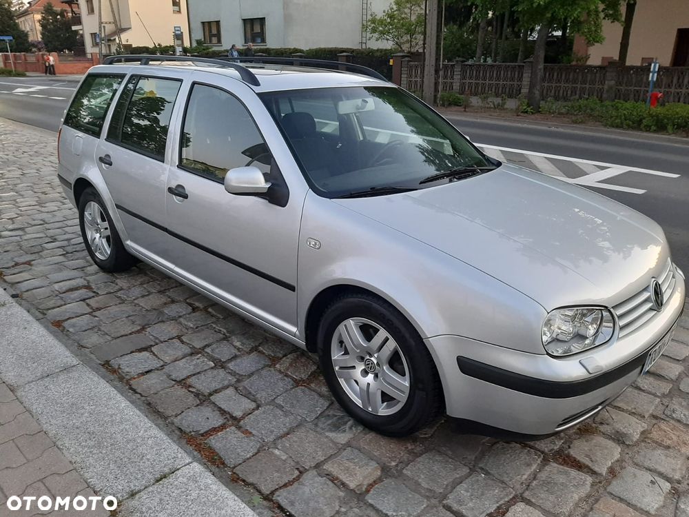 Volkswagen Golf - 1