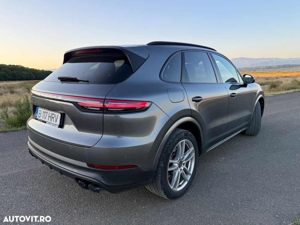 Porsche Cayenne - 4