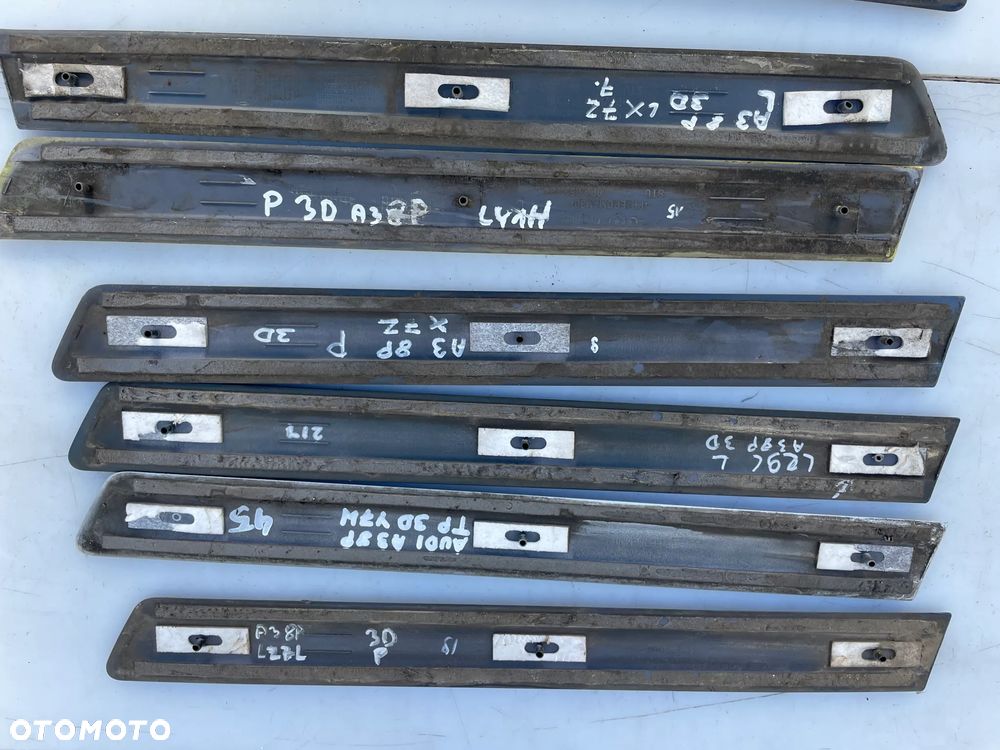ŚRODKOWA LISTWA BŁOTNIKA LEWA PRAWA TYŁ AUDI A3 8P 3D LY7W LZ6L LY1H LZ7L LZ5J 8P3853983 8P3853984 - 7