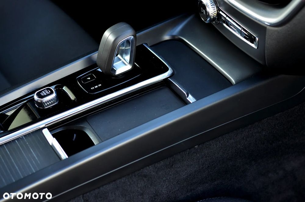 Volvo XC 60 B4 B Geartronic Momentum Pro - 28