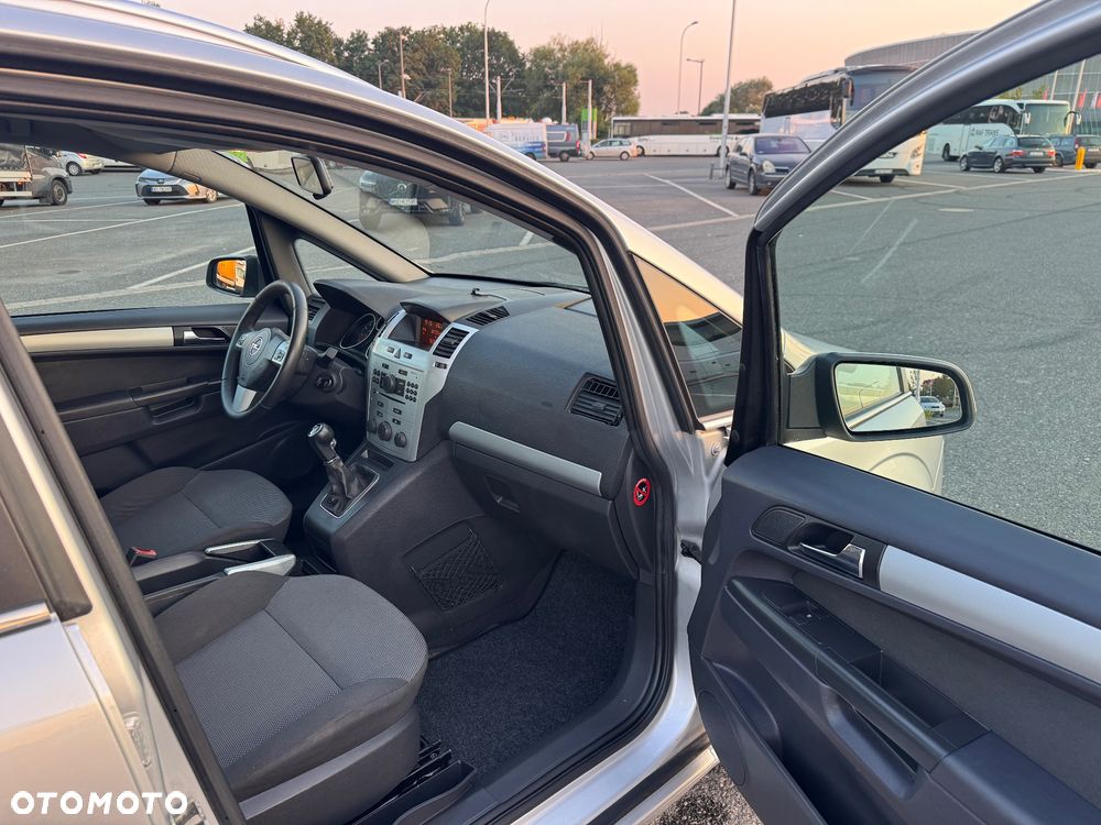Opel Zafira - 16