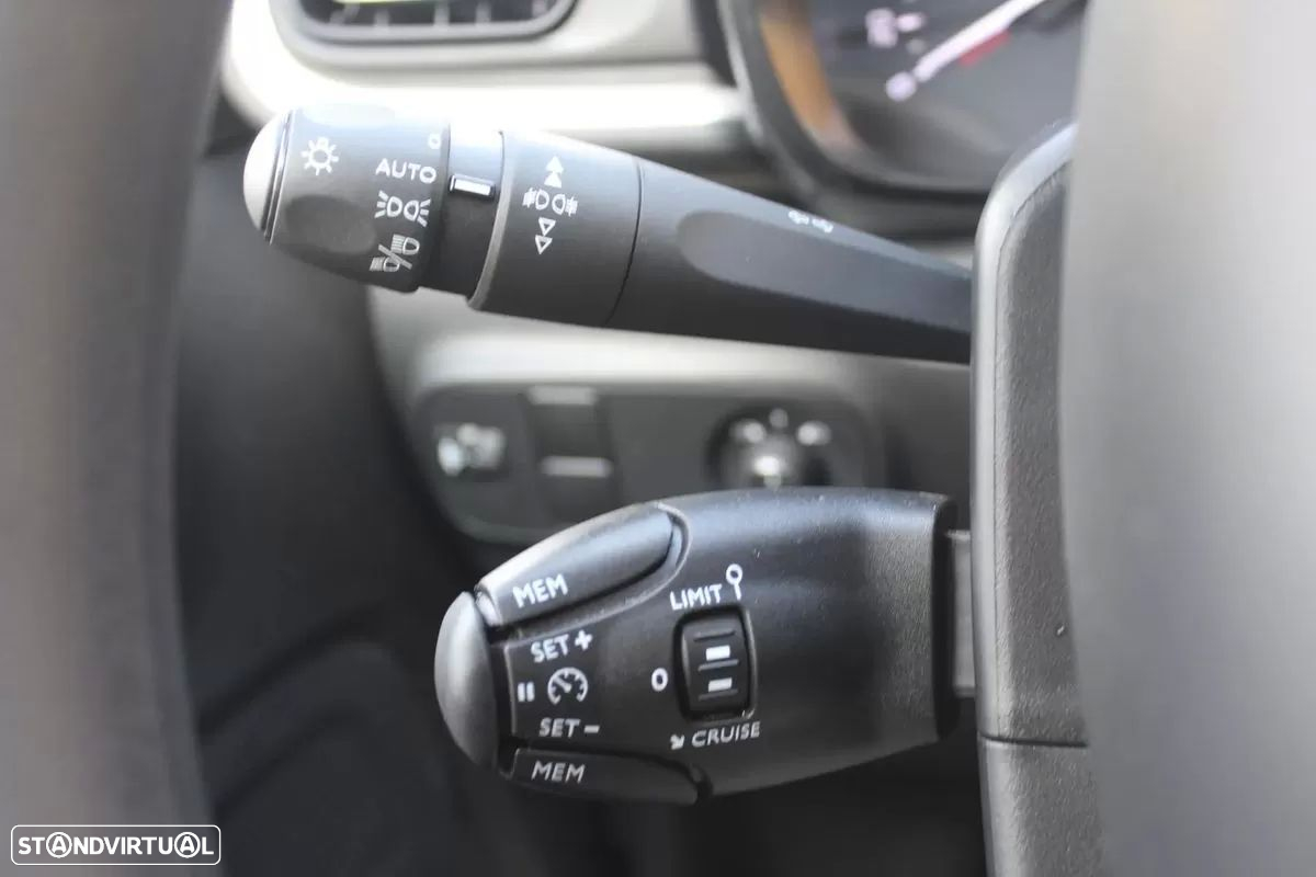 Citroën C3 1.2 PureTech Shine EAT6 - 29