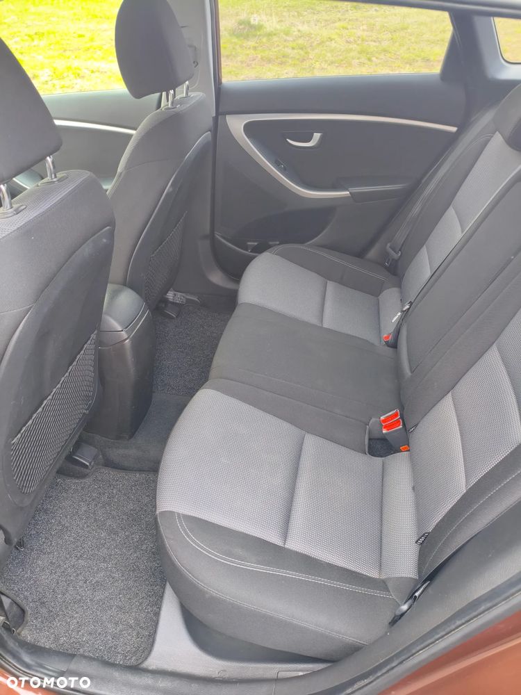 Hyundai i30 blue Kombi 1.6 CRDi Classic - 14