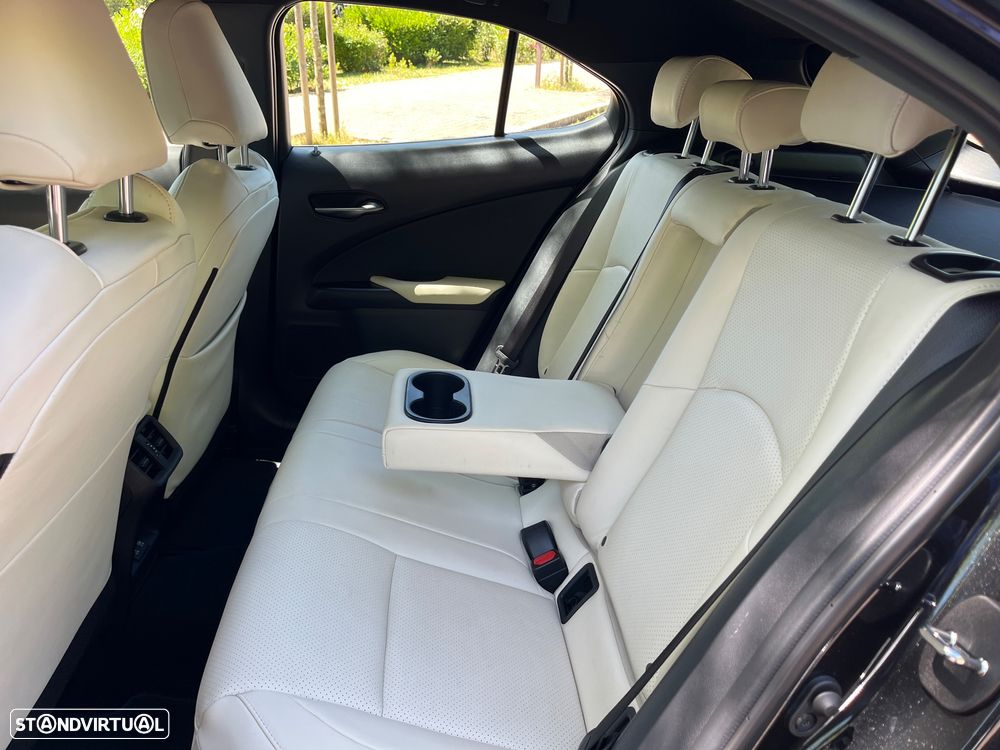 Lexus UX 300e Executive Line - 30