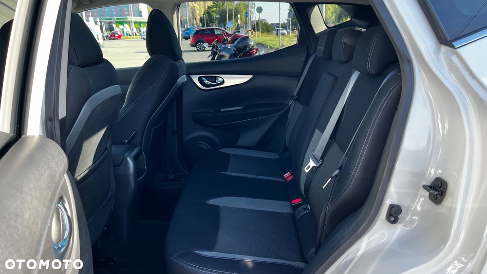 Nissan Qashqai 1.6 DIG-T N-Connecta - 29