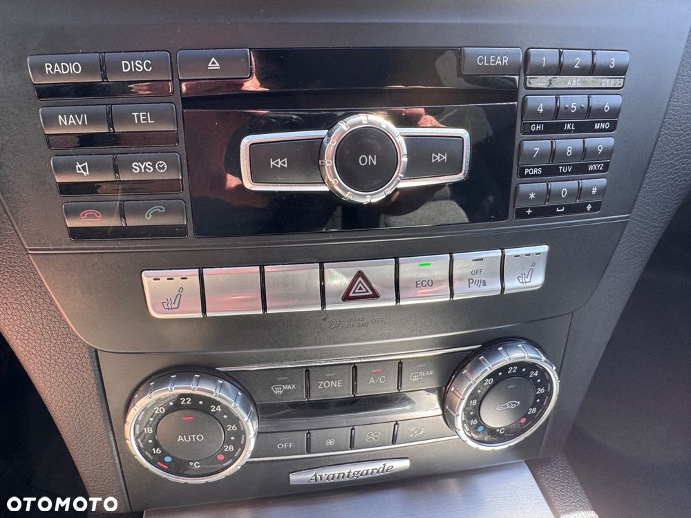 Mercedes-Benz Klasa C 180 Kompressor BlueEFFICIENCY Avantgarde - 16